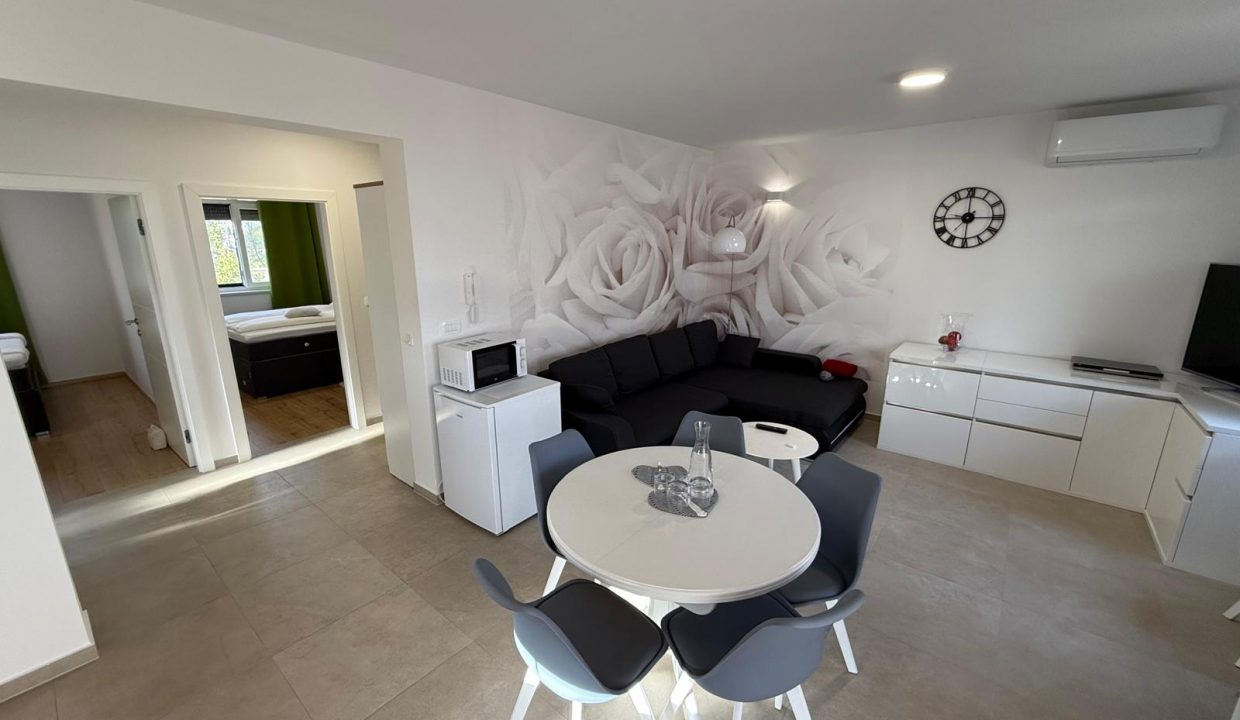 WhatsApp Image 2024-10-09 at 11.52.24 (13)