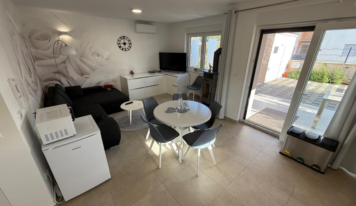 WhatsApp Image 2024-10-09 at 11.52.24 (3)