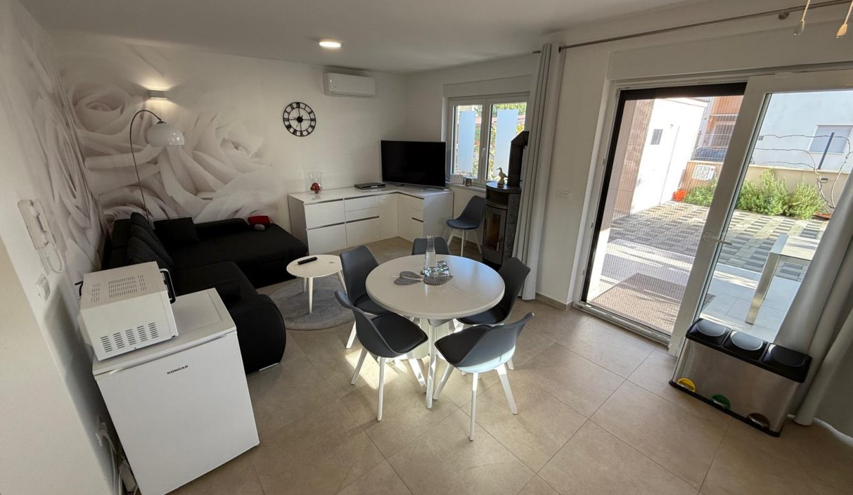 WhatsApp Image 2024-10-09 at 11.52.24 (4)