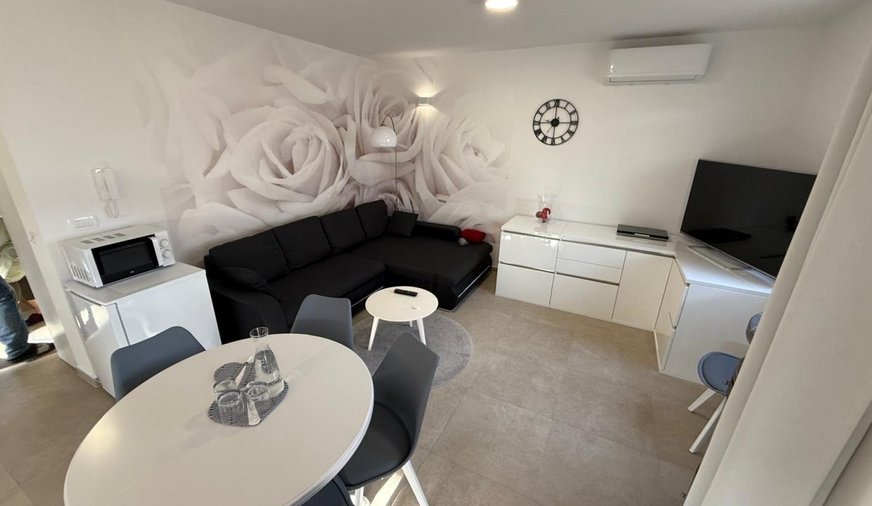 WhatsApp Image 2024-10-09 at 11.52.24 (6)